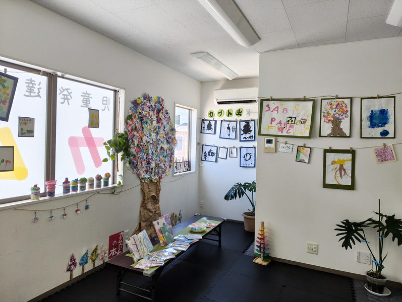 物井駅前の子どもたちの作品展示